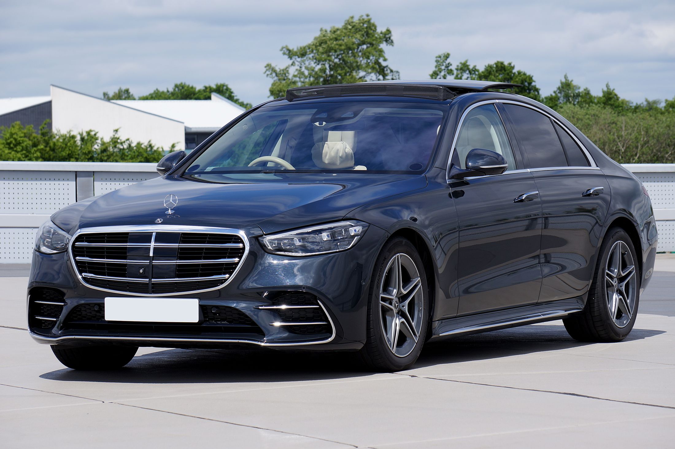 Donkere Mercedes-Benz S-Klasse W223