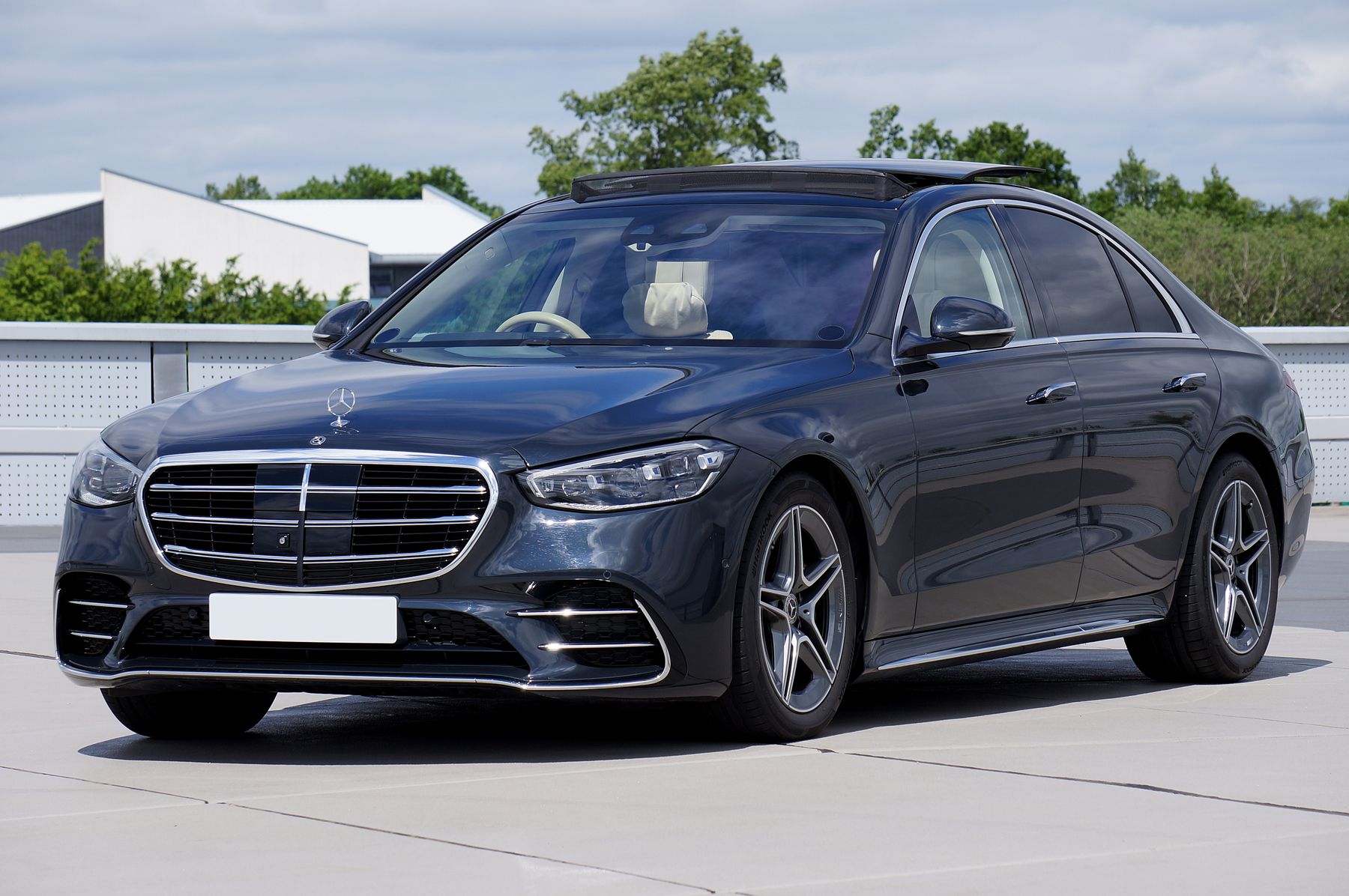 Actuele donkere Mercedes-Benz S-Klasse W223